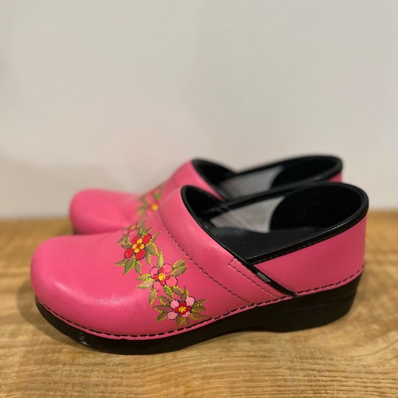 Dansko Shoes - DANSKO bright pink painted floral Womens clogs size 39/8